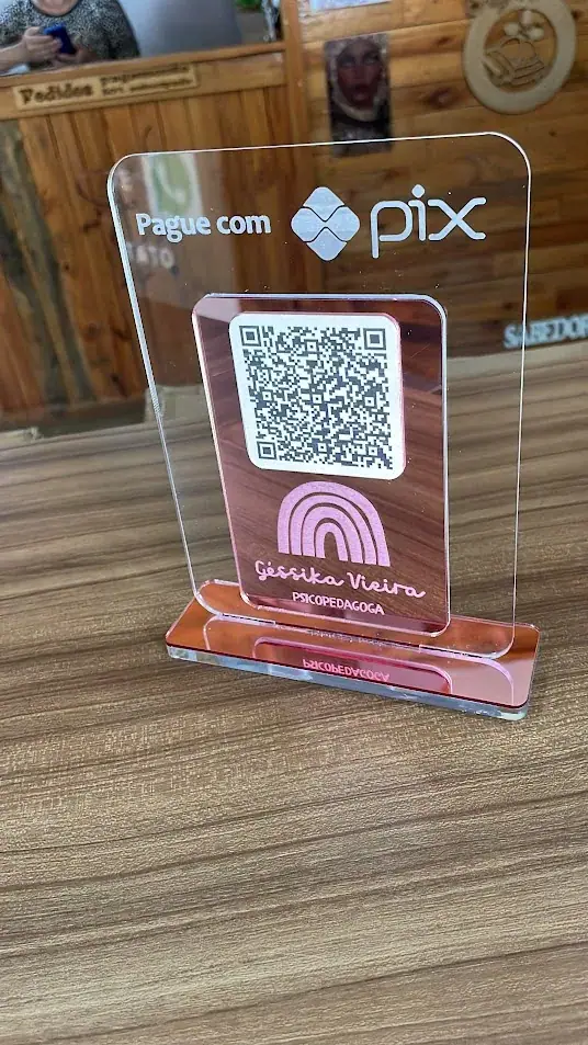 Placa transparente de balcão com símbolo Pix e QR code